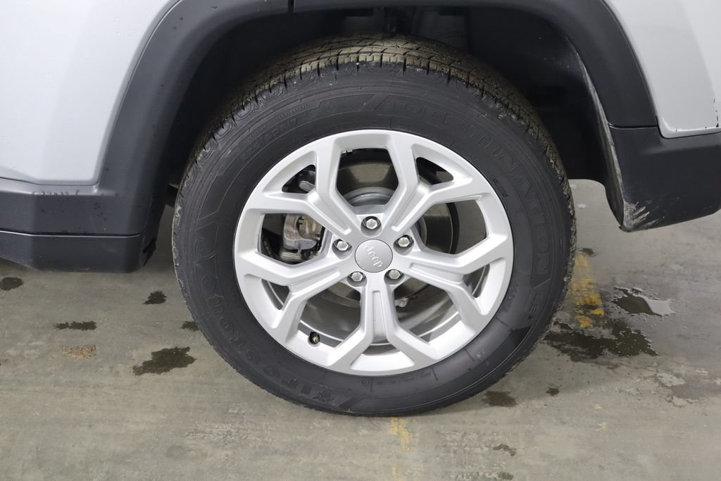 Used 2024 Jeep Compass Latitude AWD/4WD image 40