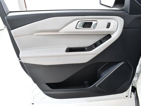 New 2025 Ford Explorer Active w/ Active Comfort Package image 26