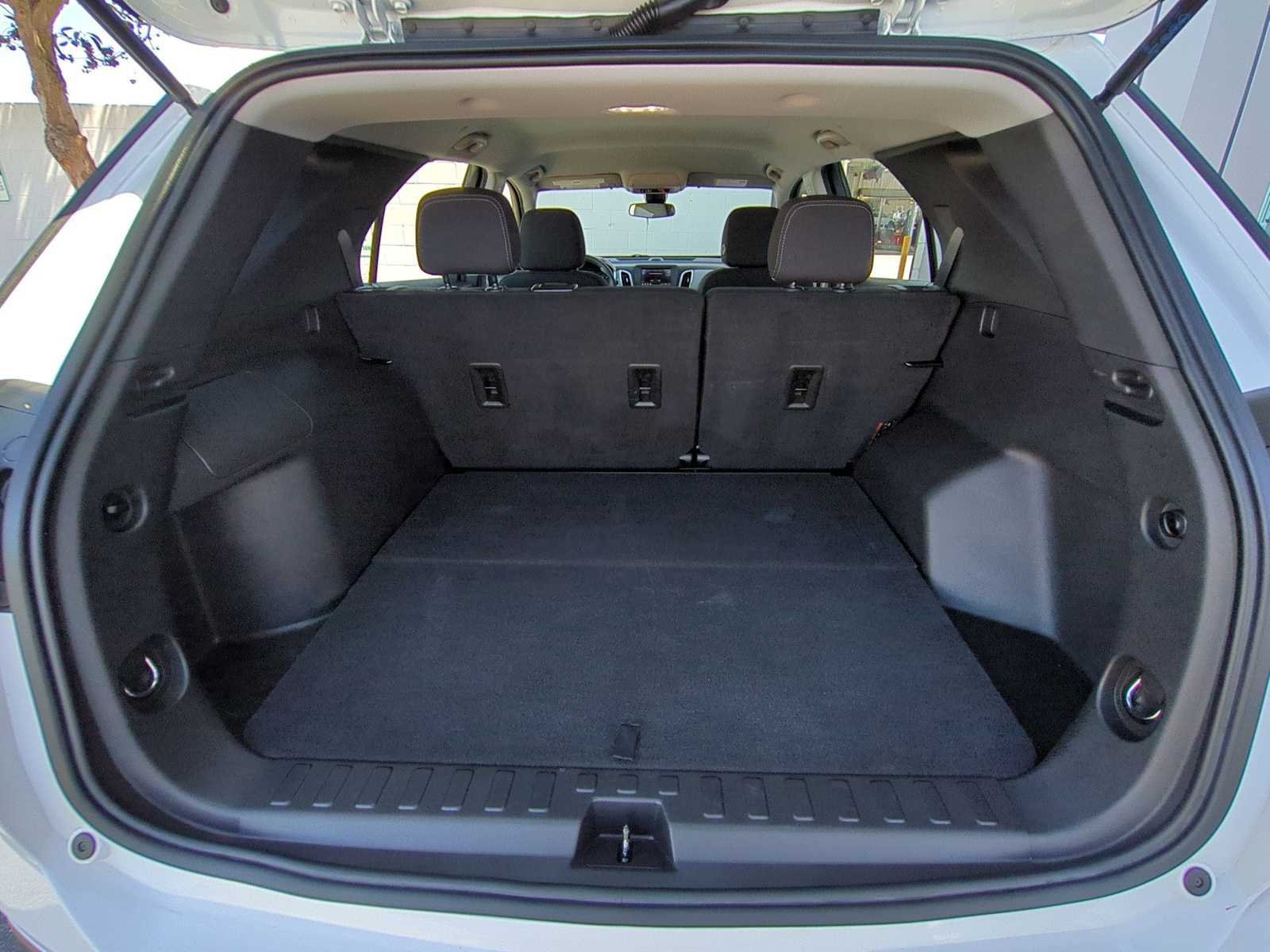 Used 2022 Chevrolet Equinox LS w/ LPO, Cargo Package AWD/4WD image 23
