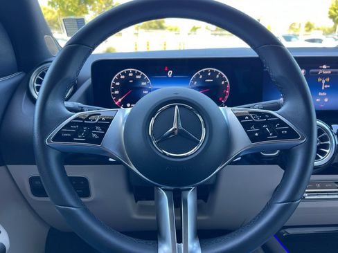 Certified 2025 Mercedes-Benz GLA 250 image 28
