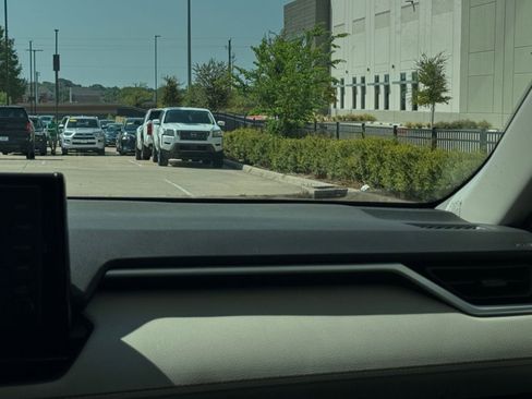 Used 2021 Toyota RAV4 XLE w/ Convenience Package image 35