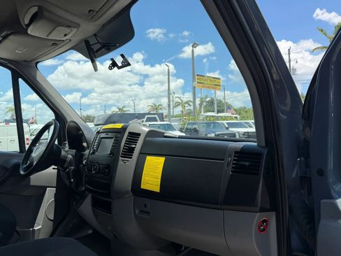 Used 2018 Mercedes-Benz Sprinter 2500 image 18