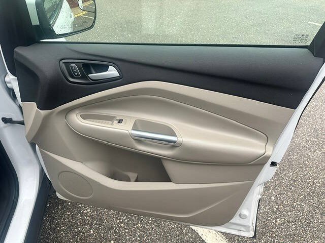 Used 2019 Ford Escape SE FWD image 16