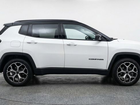 Used 2025 Jeep Compass Limited image 11