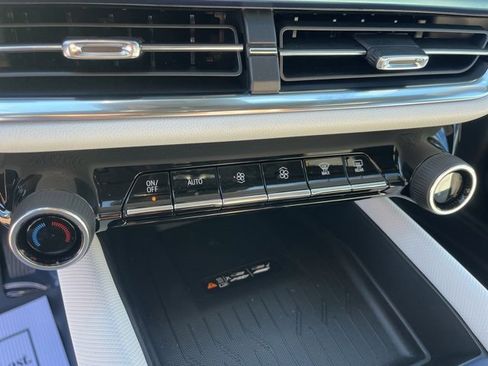 New 2026 Chevrolet Equinox EV LT image 24