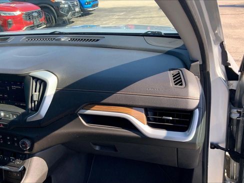 Used 2020 GMC Terrain SLE FWD image 15