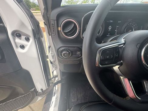 Used 2024 Jeep Wrangler Unlimited Sahara w/ Technology Group AWD/4WD image 17