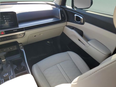 Certified 2024 Kia Sorento EX w/ Panoramic Sunroof Package image 15