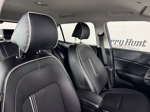 Used 2024 Hyundai Venue Limited image 32