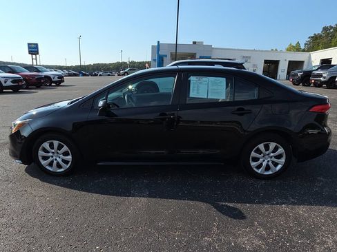 Used 2025 Toyota Corolla LE FWD image 5