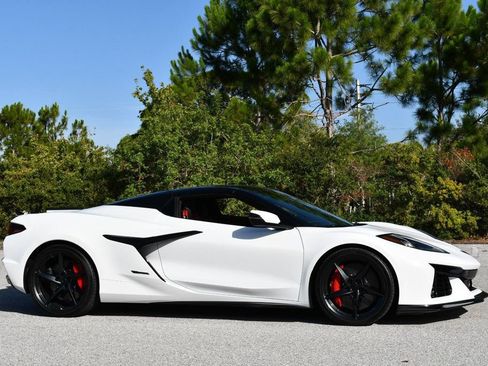 Used 2024 Chevrolet Corvette E-Ray Convertible w/ 3LZ AWD/4WD image 8