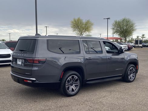 Certified 2024 Jeep Wagoneer L Series II w/ Flexible Seating Group AWD/4WD image 5