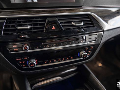 Used 2018 BMW 530i xDrive w/ Premium Package AWD/4WD image 17