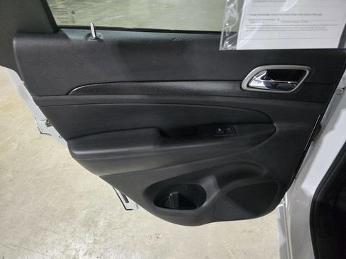 Used 2018 Jeep Grand Cherokee Altitude image 28