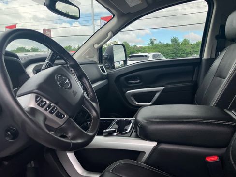 Used 2019 Nissan Titan PRO-4X w/ Pro-4x Convenience Package AWD/4WD image 9