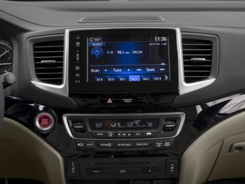 Used 2017 Honda Pilot Touring image 10