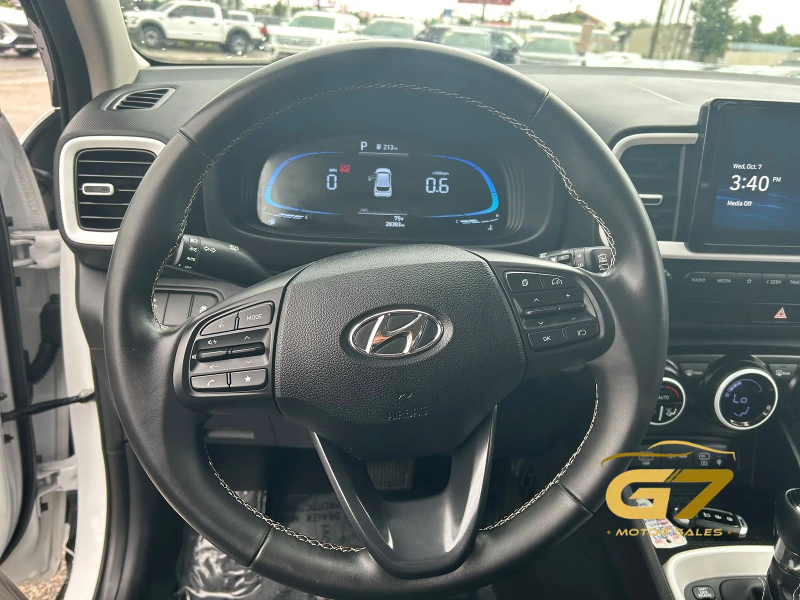Used 2025 Hyundai Venue Limited FWD image 13