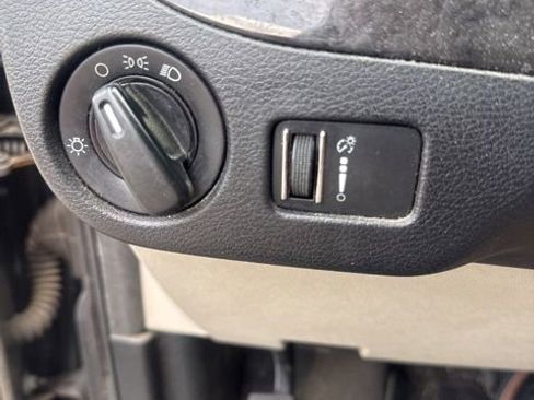 Used 2016 Dodge Grand Caravan SXT w/ Rear Park Assist Package FWD image 19