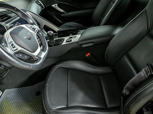 Used 2015 Chevrolet Corvette Z06 w/ 3LZ Preferred Equipment Group image 22