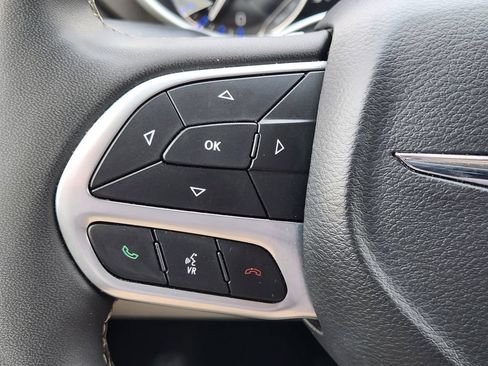 Used 2024 Chrysler Pacifica Touring-L FWD image 28