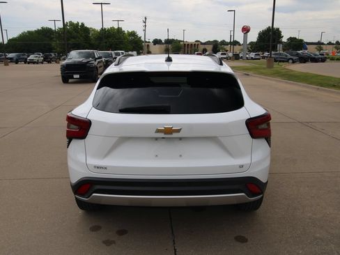 Used 2024 Chevrolet Trax LT w/ Driver Confidence Package FWD image 15