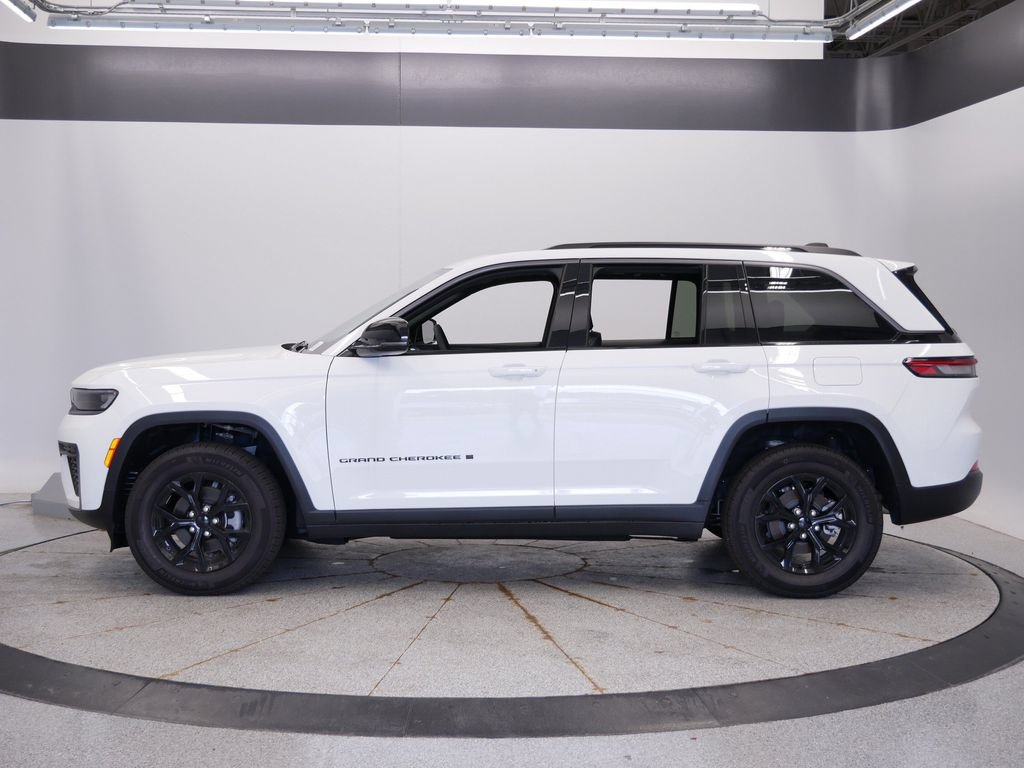 New 2026 Jeep Grand Cherokee Altitude AWD/4WD image 2