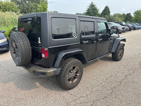 Used 2017 Jeep Wrangler Unlimited Sahara AWD/4WD image 3