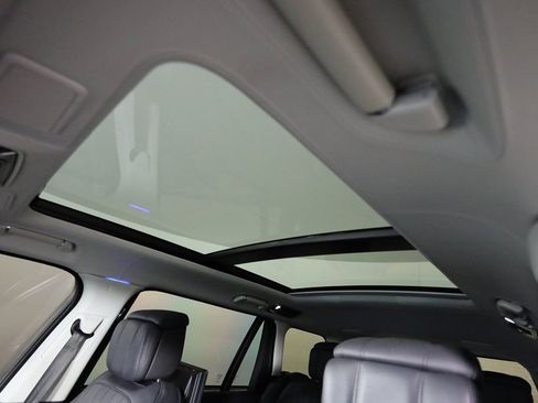 Used 2022 Land Rover Range Rover LWB SV Autobiography image 17