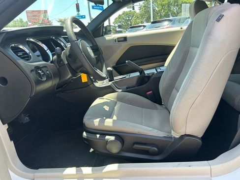 Used 2010 Ford Mustang GT RWD image 8