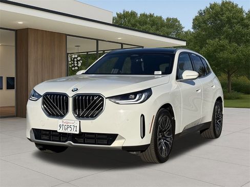 Used 2025 BMW X3 xDrive30i w/ Premium Package image 2