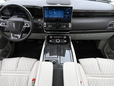 Used 2023 Lincoln Navigator Black Label image 13