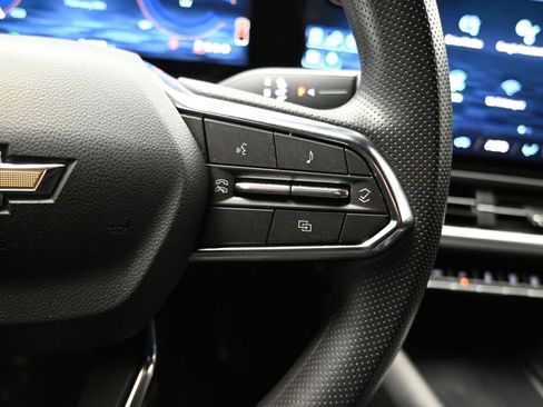 Used 2025 Chevrolet Equinox EV LT image 25