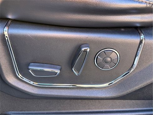 Used 2017 Ford F150 Platinum w/ Equipment Group 701A Luxury image 20