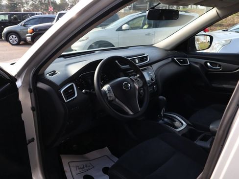 Used 2016 Nissan Rogue S FWD image 8