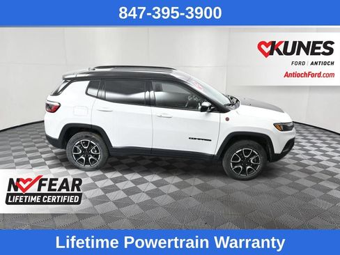 Used 2025 Jeep Compass Trailhawk AWD/4WD image 31