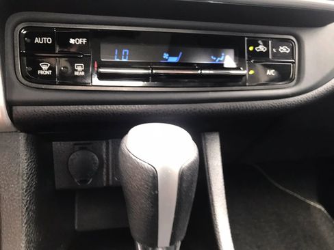 Used 2018 Toyota Corolla LE image 23