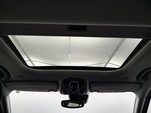 Used 2023 Jeep Grand Cherokee Laredo AWD/4WD image 3
