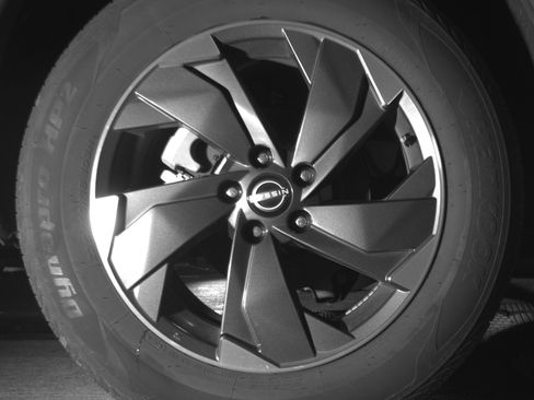 Used 2025 Nissan Rogue SV image 15