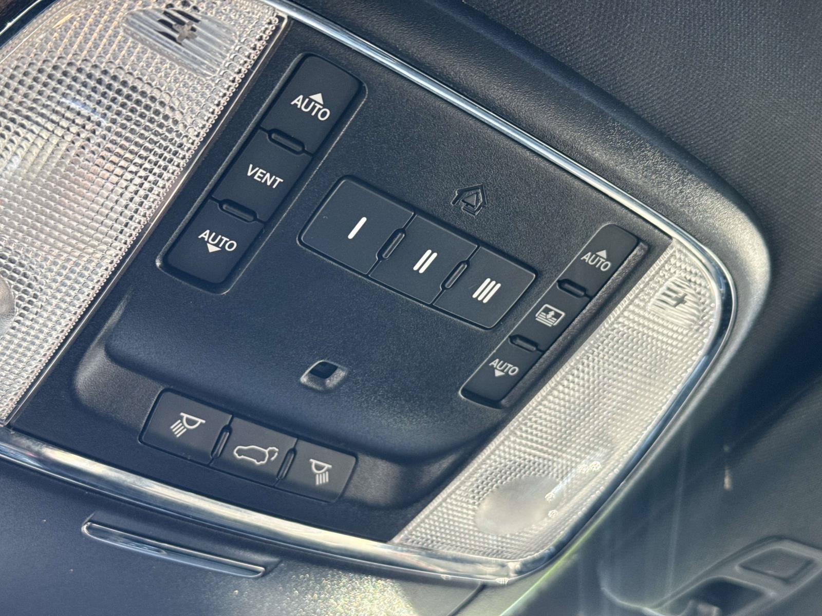 Used 2021 Jeep Grand Cherokee Trailhawk w/ Trailhawk Luxury Group AWD/4WD image 12