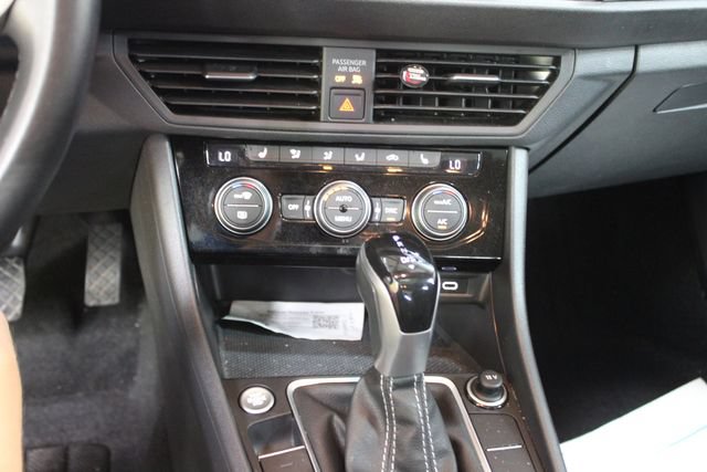 Used 2023 Volkswagen Jetta SE w/ Panoramic Sunroof Package FWD image 20