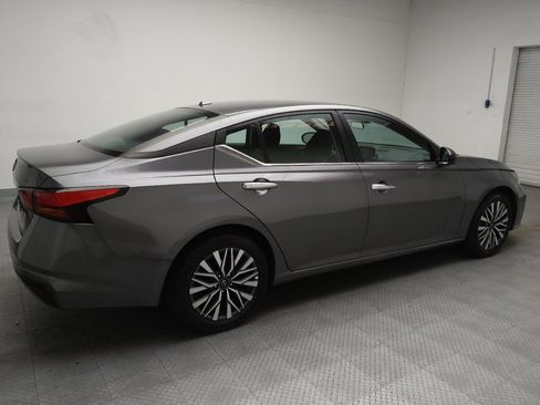 Used 2025 Nissan Altima 2.5 SV FWD image 10