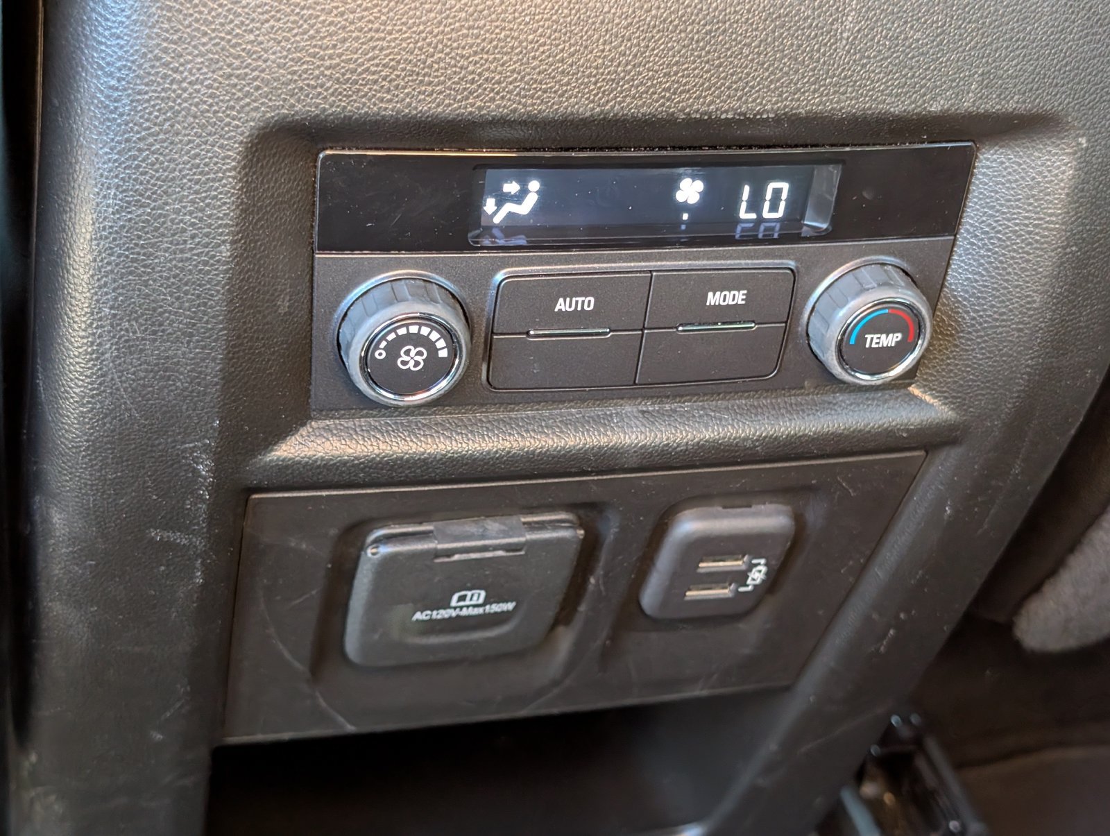 Used 2023 Chevrolet Traverse LT w/ LT Premium Package AWD/4WD image 19