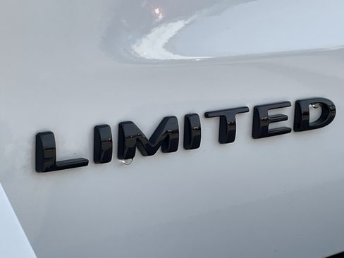 Used 2024 Ford Expedition Limited AWD/4WD image 9