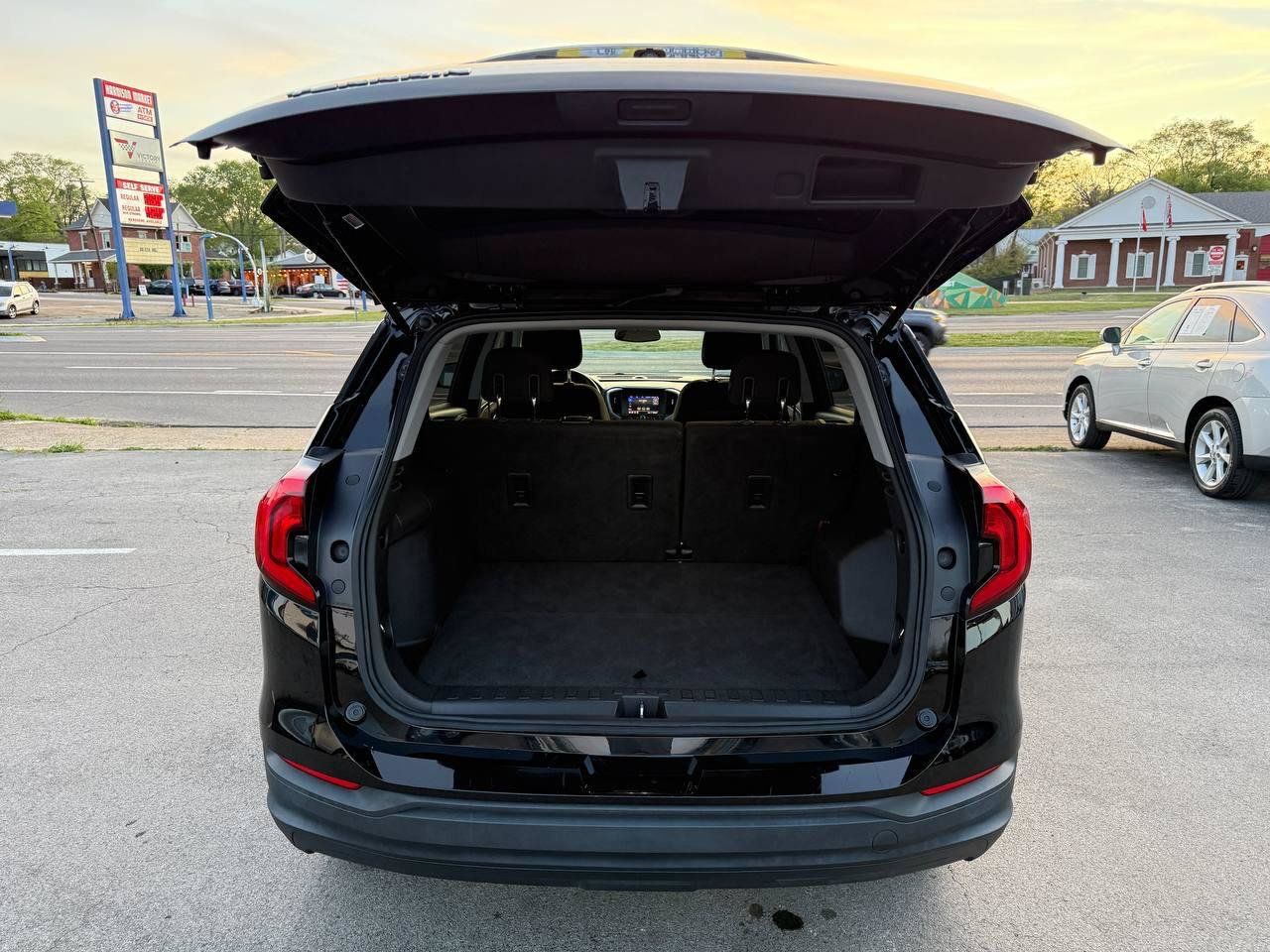 Used 2020 GMC Terrain SLE w/ Driver Convenience Package FWD image 46