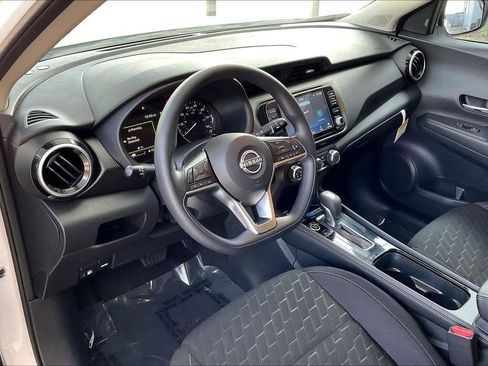 Used 2024 Nissan Kicks SV image 14