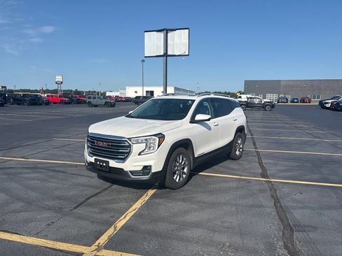 Used 2022 GMC Terrain SLT w/ Infotainment Package II AWD/4WD image 4