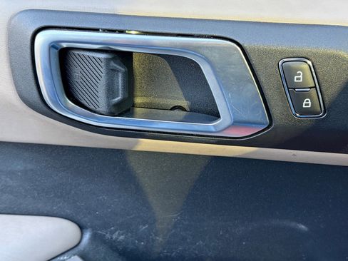 Used 2022 Ford Bronco Wildtrak image 8