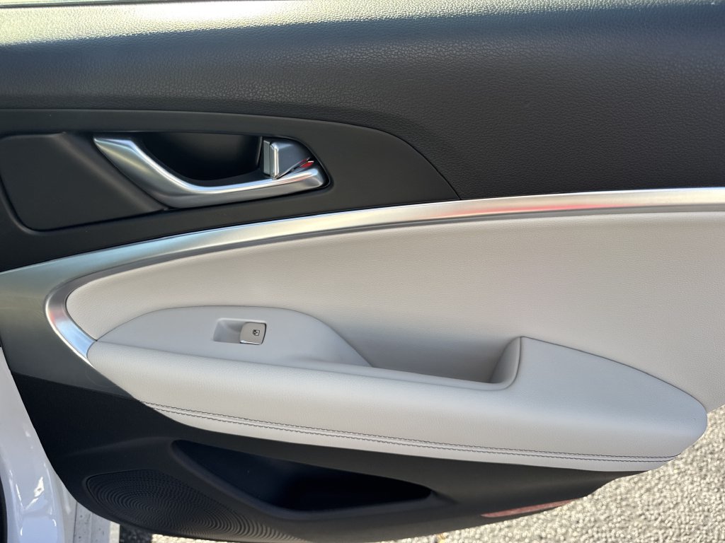 Used 2025 Genesis G70 2.5T RWD image 16
