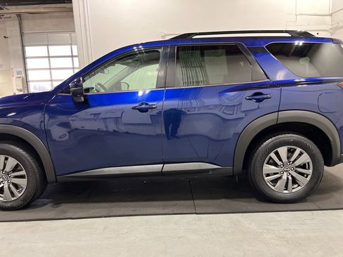 Used 2025 Nissan Pathfinder SV image 4
