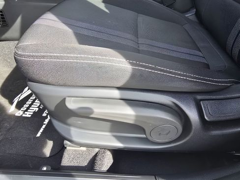 Used 2025 Hyundai Venue SEL image 15